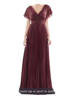 Elegant Burgundy V-Neck Pleated Maxi Dress